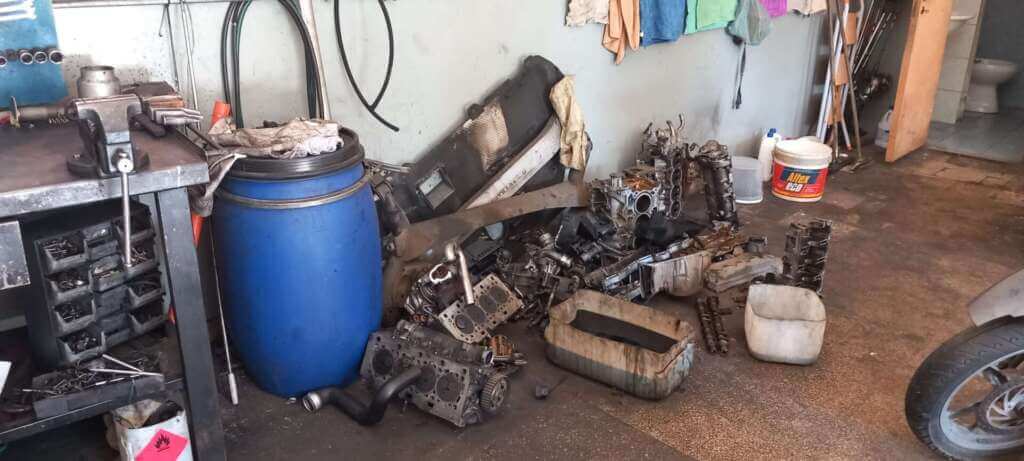 Galleria foto 'Bari, scoperta un’officina abusiva a Carbonara: nei guai titolare e clienti – FOTO' - foto 17