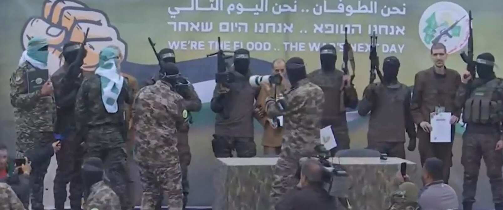 Gaza, liberati i tre ostaggi di Hamas: Israele si prepara al rilascio di 183 detenuti palestinesi Gaza, liberati i tre ostaggi di Hamas: Israele si prepara al rilascio di 183 detenuti palestinesi