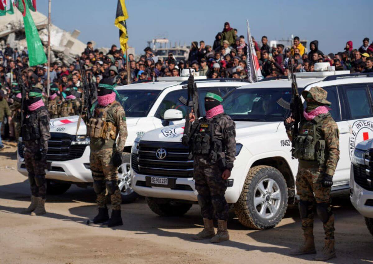 Gaza, Hamas libera altri tre ostaggi israeliani: il rilascio a Khan Younis