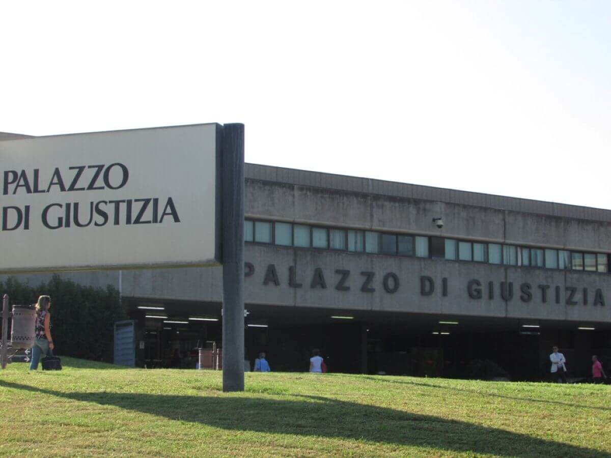 Foggia, titoli falsi per scalare le graduatorie del Tfa: in 24 andranno a processo Foggia, titoli falsi per scalare le graduatorie del Tfa: in 24 andranno a processo