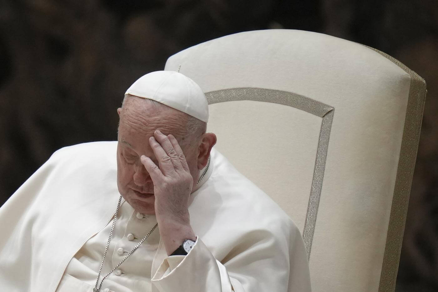Papa Francesco in ospedale, il Vaticano: «Quadro clinico complesso, cambia la terapia»