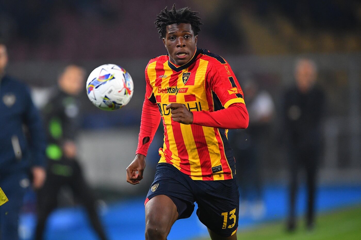 Patrick Dorgu al Manchester United: ora è ufficiale. Il saluto del Lecce: «Rendici orgogliosi» Patrick Dorgu al Manchester United: ora è ufficiale. Il saluto del Lecce: «Rendici orgogliosi»