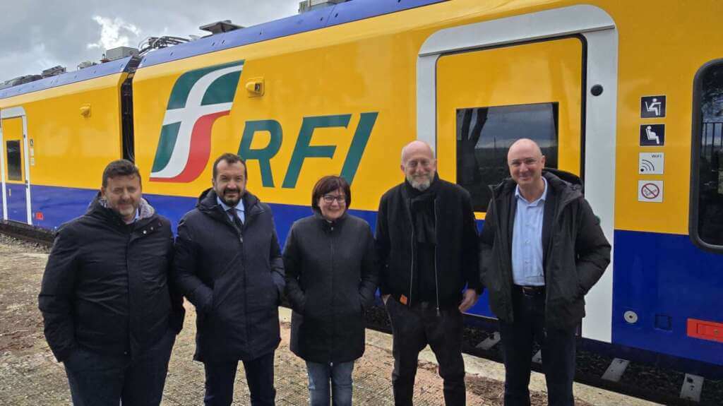 Galleria foto 'Matera, arrivato il secondo treno diagnostico di Rfi per potenziare la linea ferroviaria locale' - foto 1