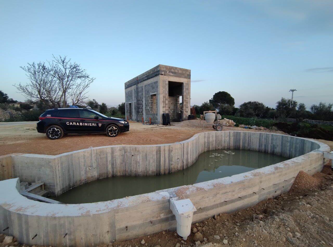 Salve, scoperta una piscina abusiva in una zona sottoposta a vincoli: due denunce
