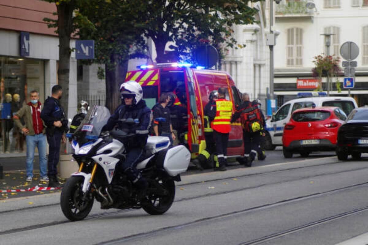 Francia, attacco con coltello a Mulhouse: morta una persona. Fermato l’aggressore