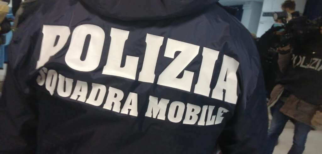 Galleria foto 'Matera, si masturba sull’autobus davanti a passeggeri minorenni: arrestato un 24enne' - foto 1