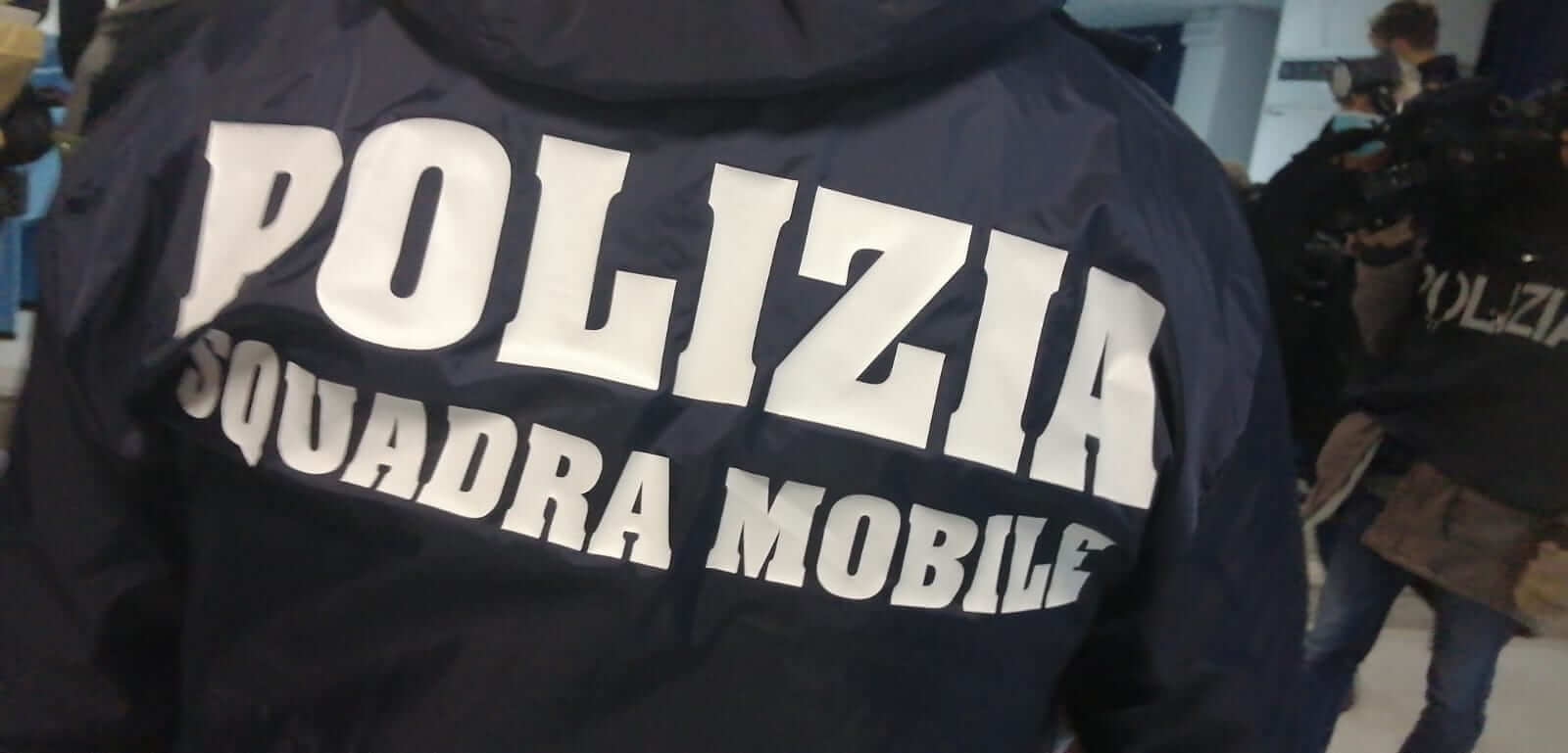 Mesagne, incendia pneumatici davanti all’ingresso di un centro scommesse: denunciato un 39enne