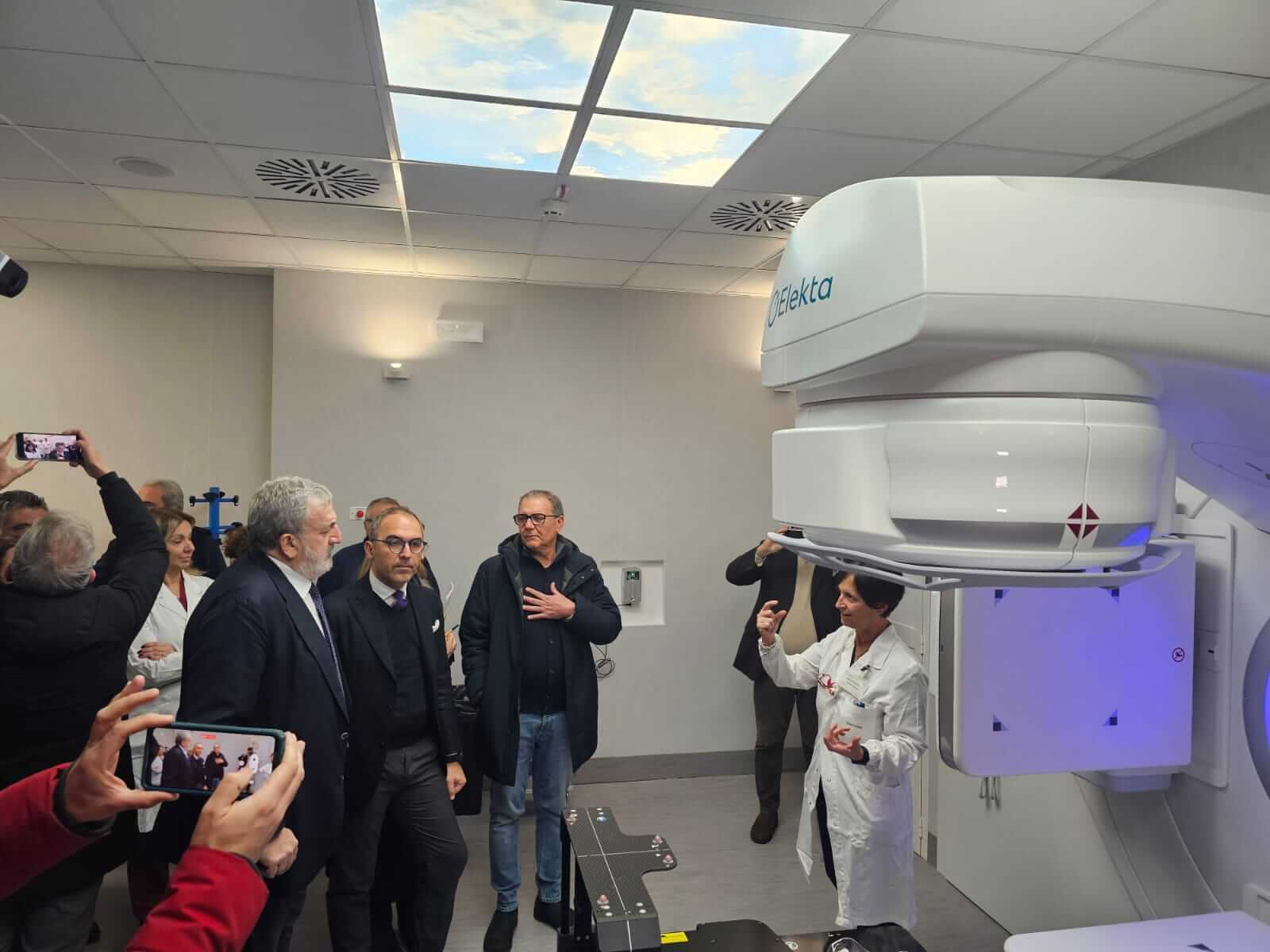 Foggia, un nuovo acceleratore lineare al Policlinico: «Terapie più precise ed efficaci» – VIDEO Foggia, un nuovo acceleratore lineare al Policlinico: «Terapie più precise ed efficaci» – VIDEO