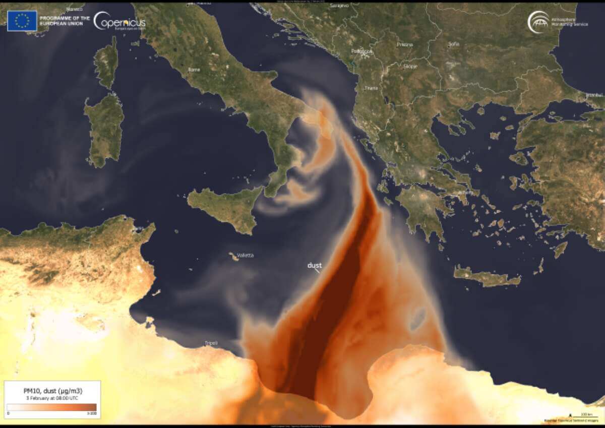 Nube di sabbia dal Sahara “invade” il Sud Italia: la foto scattata da Copernicus Nube di sabbia dal Sahara “invade” il Sud Italia: la foto scattata da Copernicus