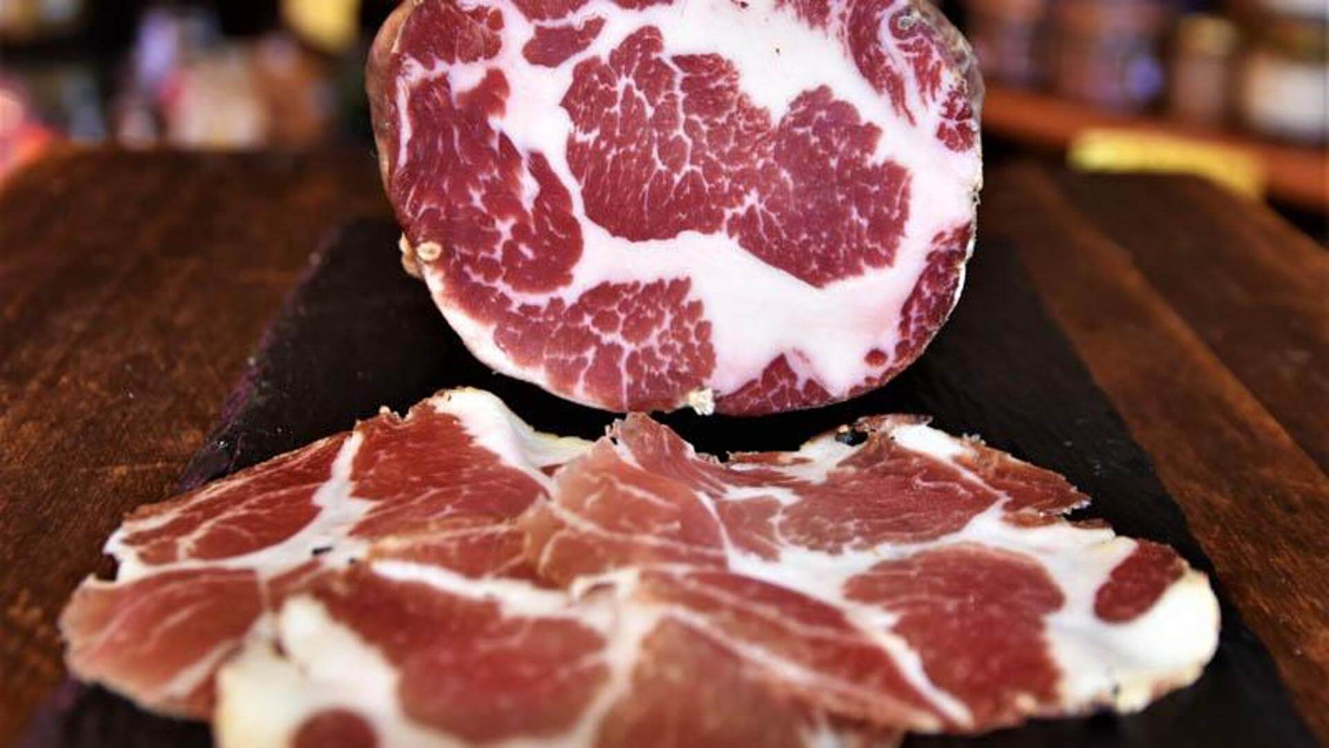 Perugia, 60enne morì dopo aver mangiato un salume: il produttore rischia il processo Perugia, 60enne morì dopo aver mangiato un salume: il produttore rischia il processo