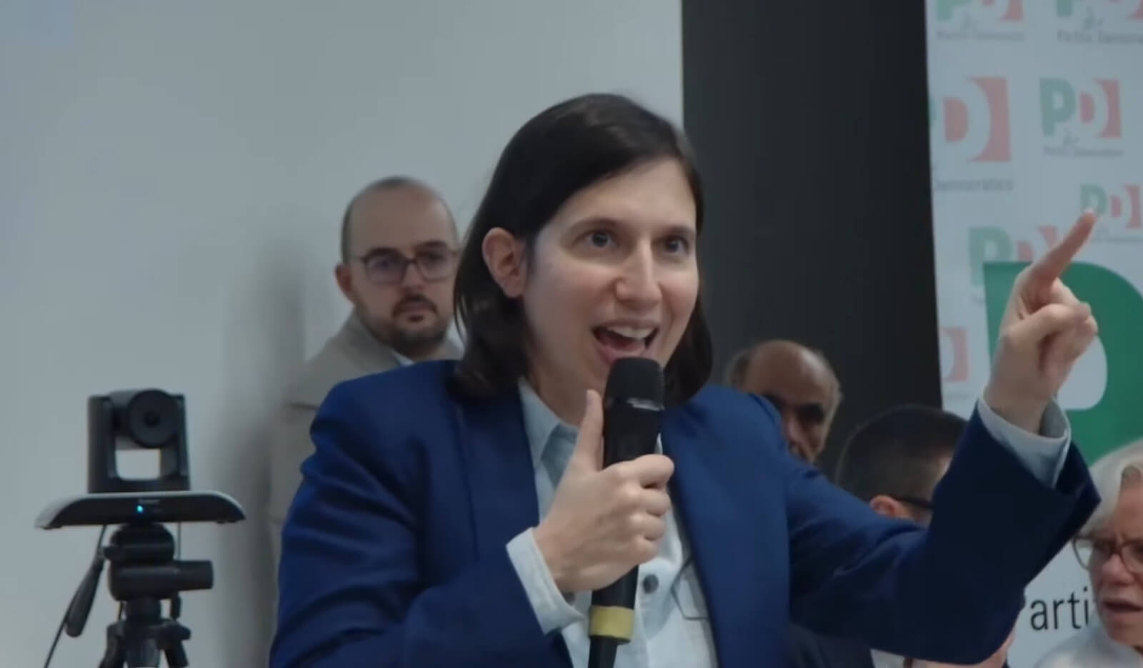 Schlein a Bari: «I 5 Stelle? Noi unitari». E sul salario minimo: «difenderemo la legge pugliese» Schlein a Bari: «I 5 Stelle? Noi unitari». E sul salario minimo: «difenderemo la legge pugliese»