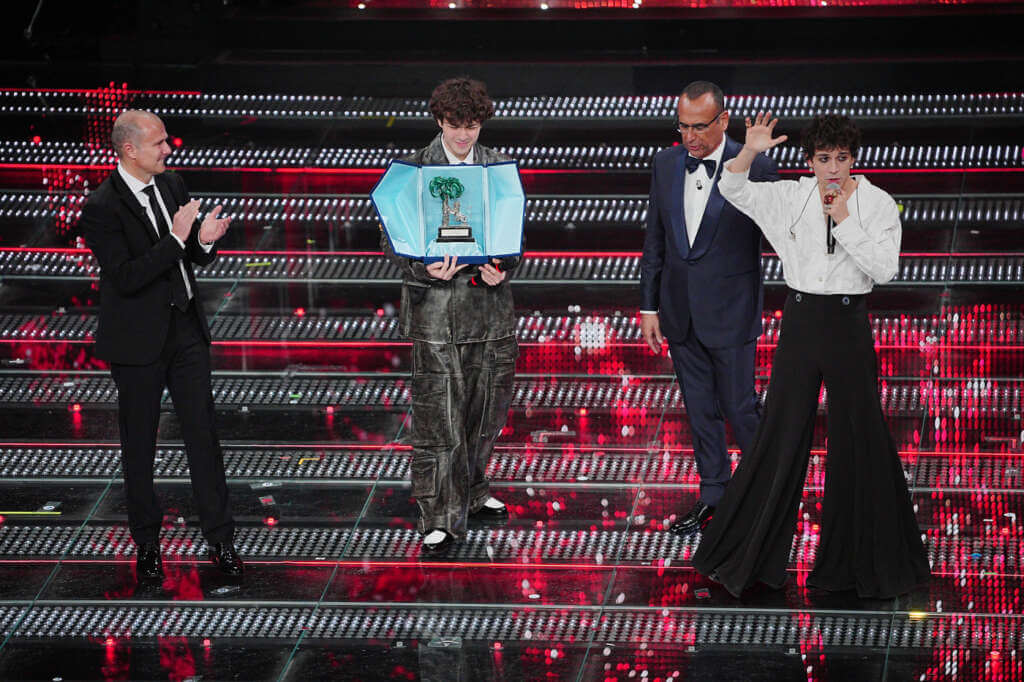 Galleria foto 'Sanremo 2025: Settembre vince tra le Nuove proposte, i Duran Duran sul palco con Victoria' - foto 1