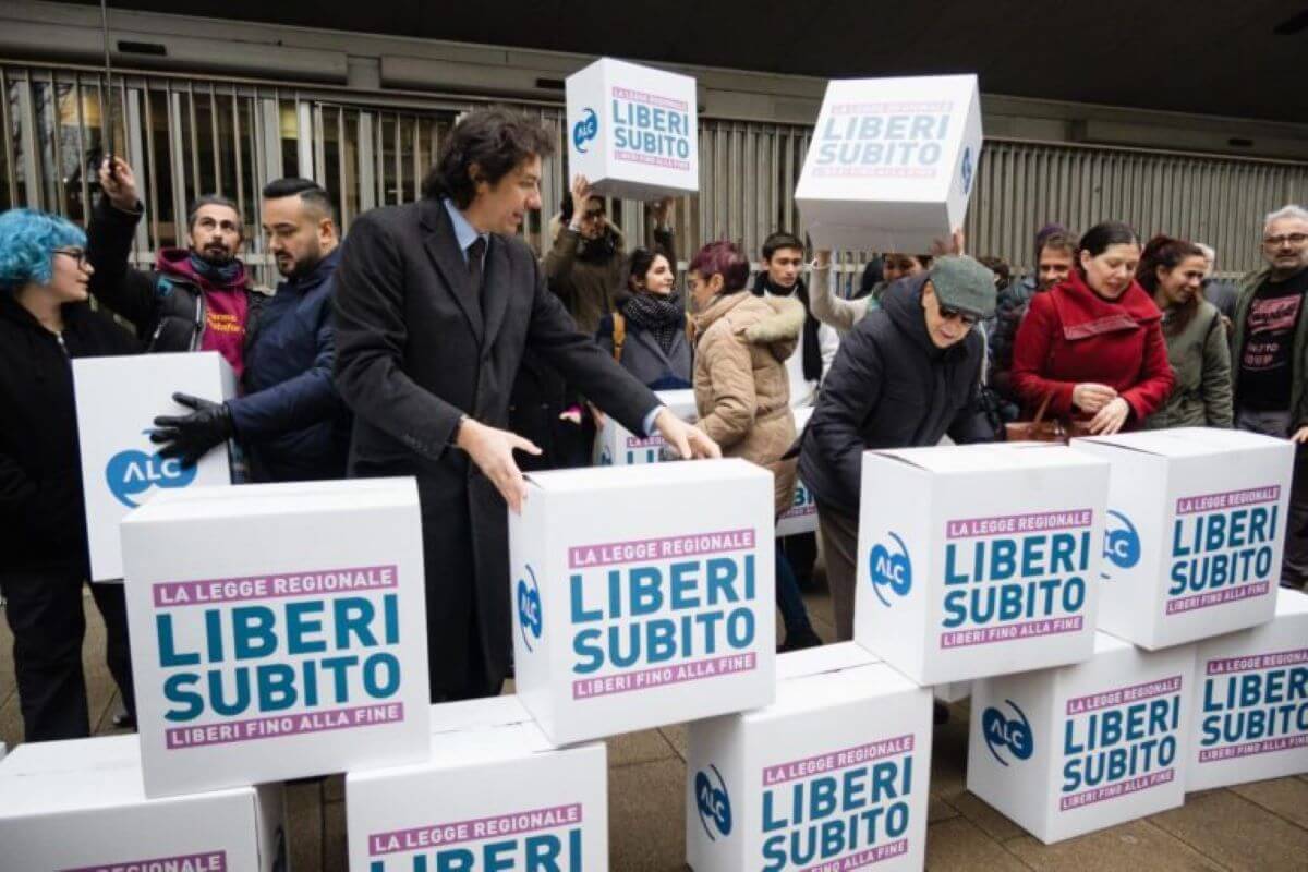 Primo suicidio assistito in Lombardia, l’ultimo messaggio di Serena: «Ho amato la vita» Primo suicidio assistito in Lombardia, l’ultimo messaggio di Serena: «Ho amato la vita»
