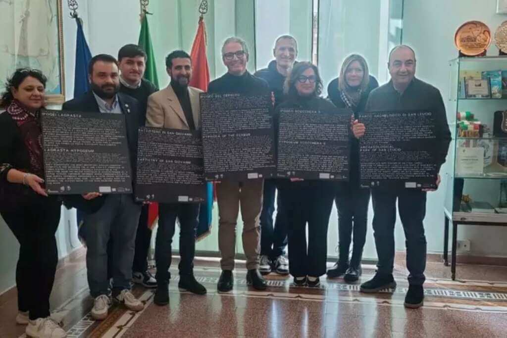 Galleria foto 'L’archeologia si fa più inclusiva a Canosa grazie a targhe tattili in Braille: in 5 siti della città' - foto 1
