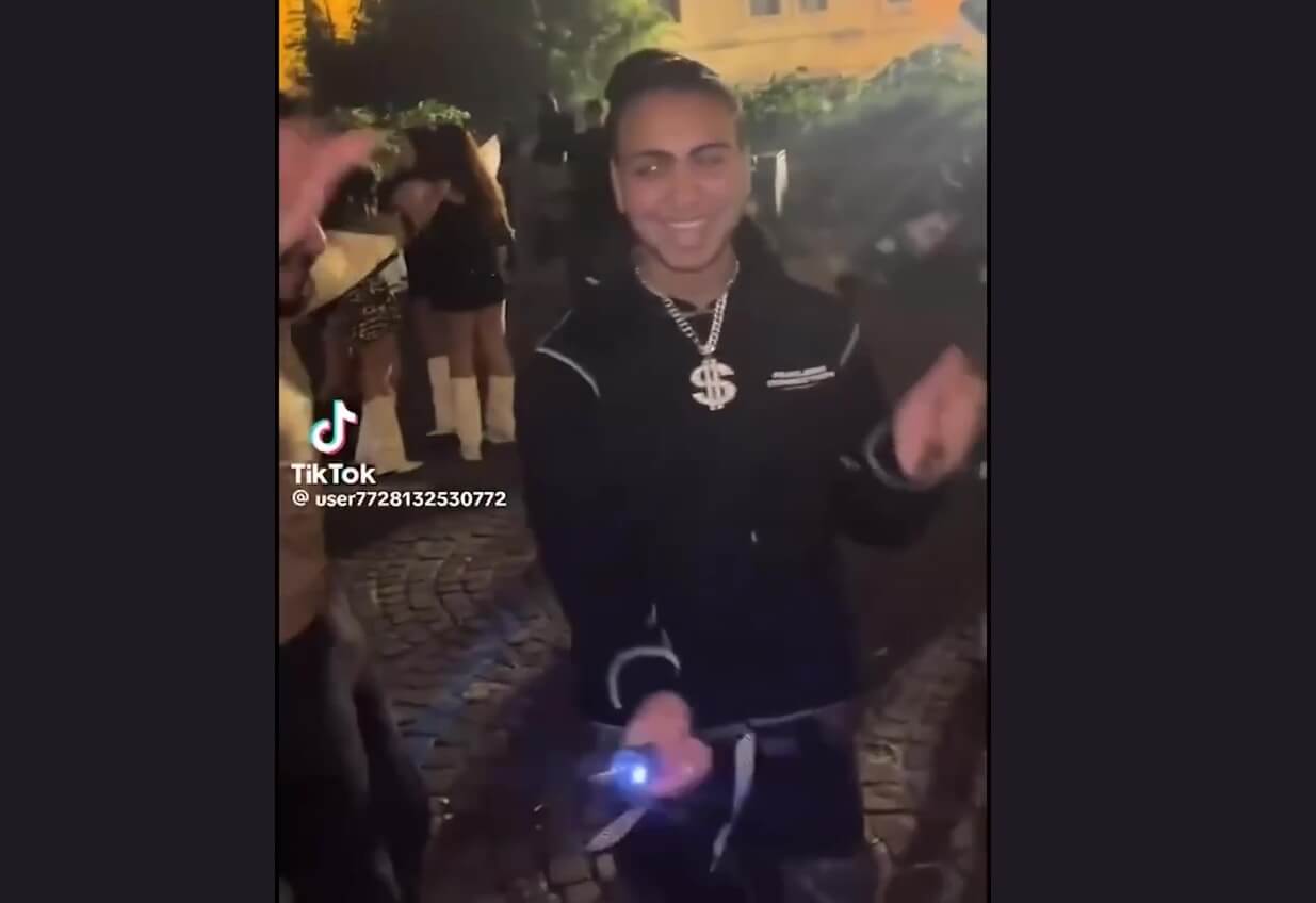 Aversa, tik toker egiziano sorpreso con 18 stecche di hashish: arrestato Aversa, tik toker egiziano sorpreso con 18 stecche di hashish: arrestato