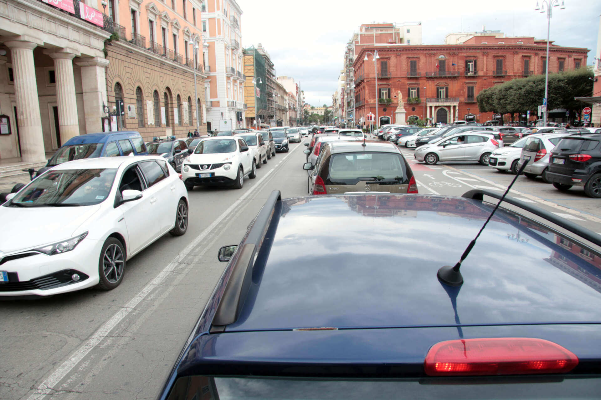 Bari “invasa” dagli eventi, ecco i divieti per le auto: ed è già incubo parcheggi Bari “invasa” dagli eventi, ecco i divieti per le auto: ed è già incubo parcheggi