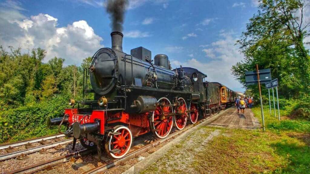 Galleria foto 'Arrivano i treni storici tra Puglia e Basilicata: collegheranno Gioia del Colle a Rocchetta Sant’Antonio' - foto 1