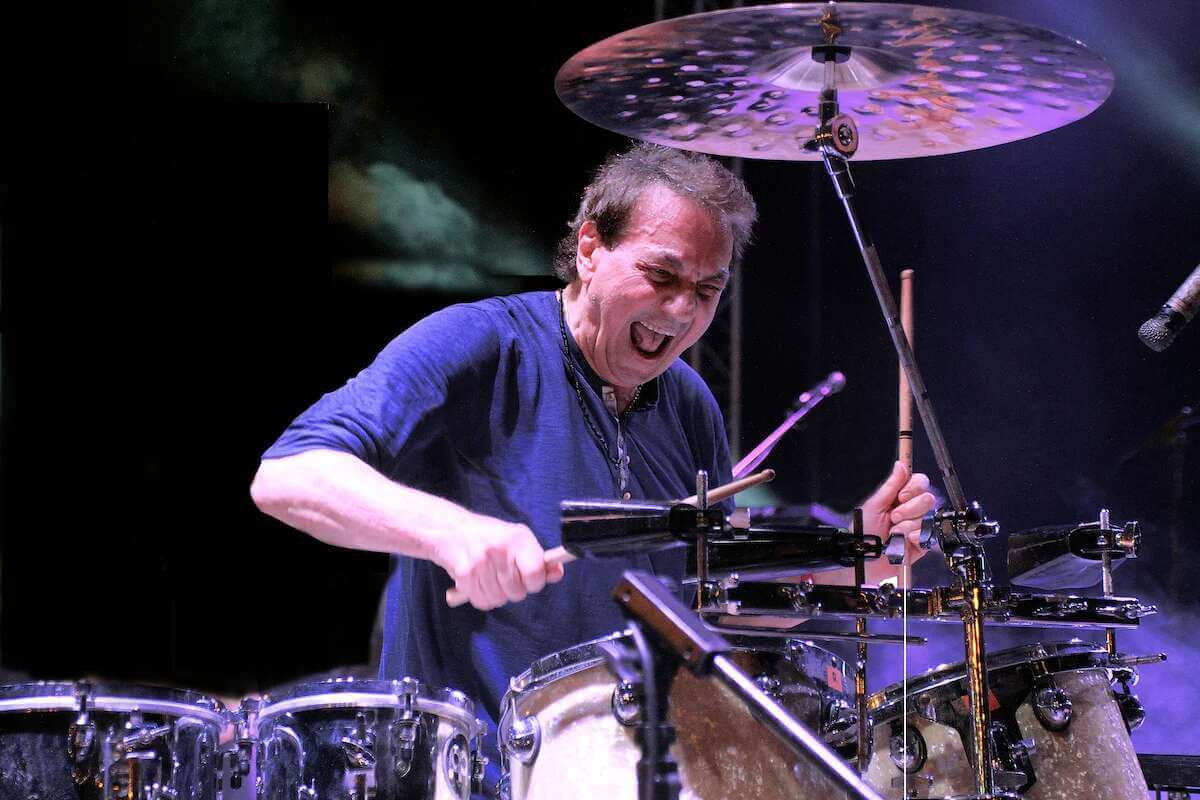 Tullio De Piscopo si racconta: «Con Pino Daniele ho scritto la storia» – L’INTERVISTA Tullio De Piscopo si racconta: «Con Pino Daniele ho scritto la storia» – L’INTERVISTA