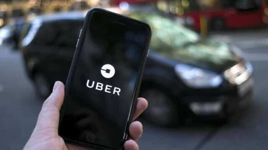 Galleria foto 'Uber sbarca in Puglia: a Bari parte il servizio con berline nere e Ncc professionisti' - foto 1