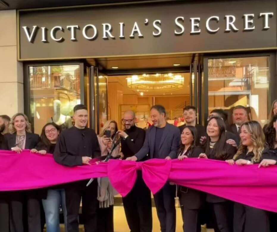 Galleria foto 'Bari, in via Sparano arriva Victoria’s Secret: inaugurato il nuovo store, assunte 17 persone' - foto 1