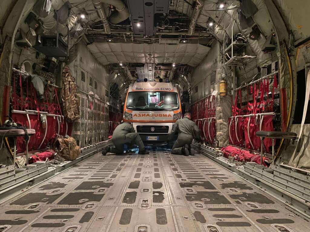 Galleria foto 'Neonato rischia di morire: trasferito d’urgenza dal Miulli a Roma con un volo dell’Aeronautica – FOTO' - foto 3
