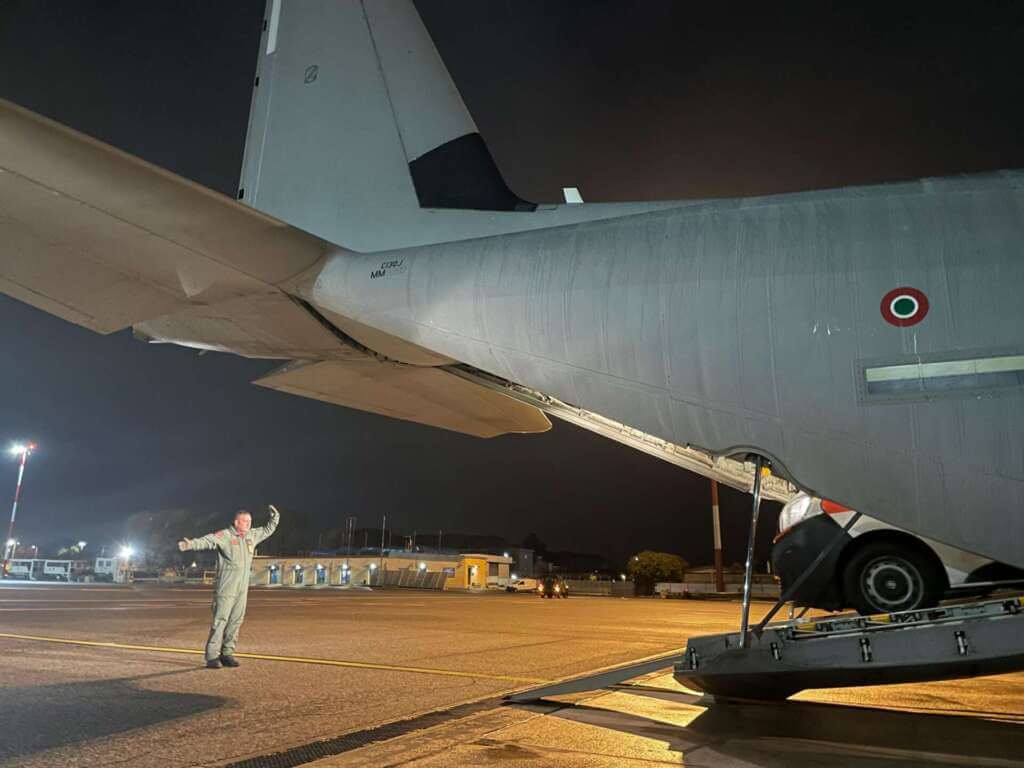 Galleria foto 'Neonato rischia di morire: trasferito d’urgenza dal Miulli a Roma con un volo dell’Aeronautica – FOTO' - foto 2