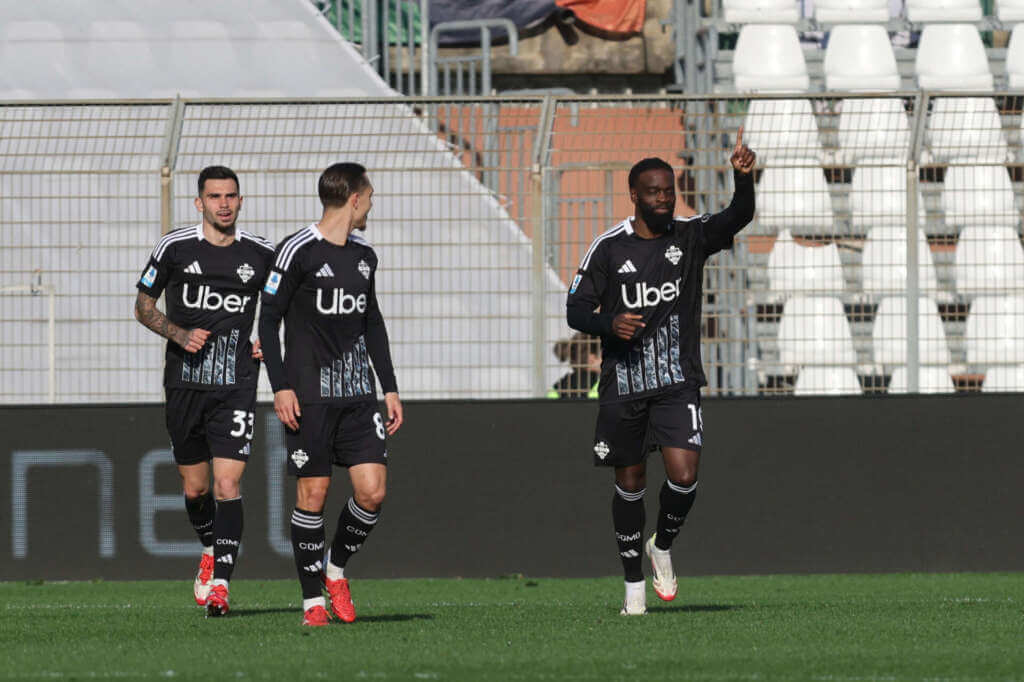 Galleria foto 'Serie A, Gytkjaer la pareggia al 95′ dal dischetto: Como-Venezia 1-1. Fabregas beffato nel finale' - foto 1