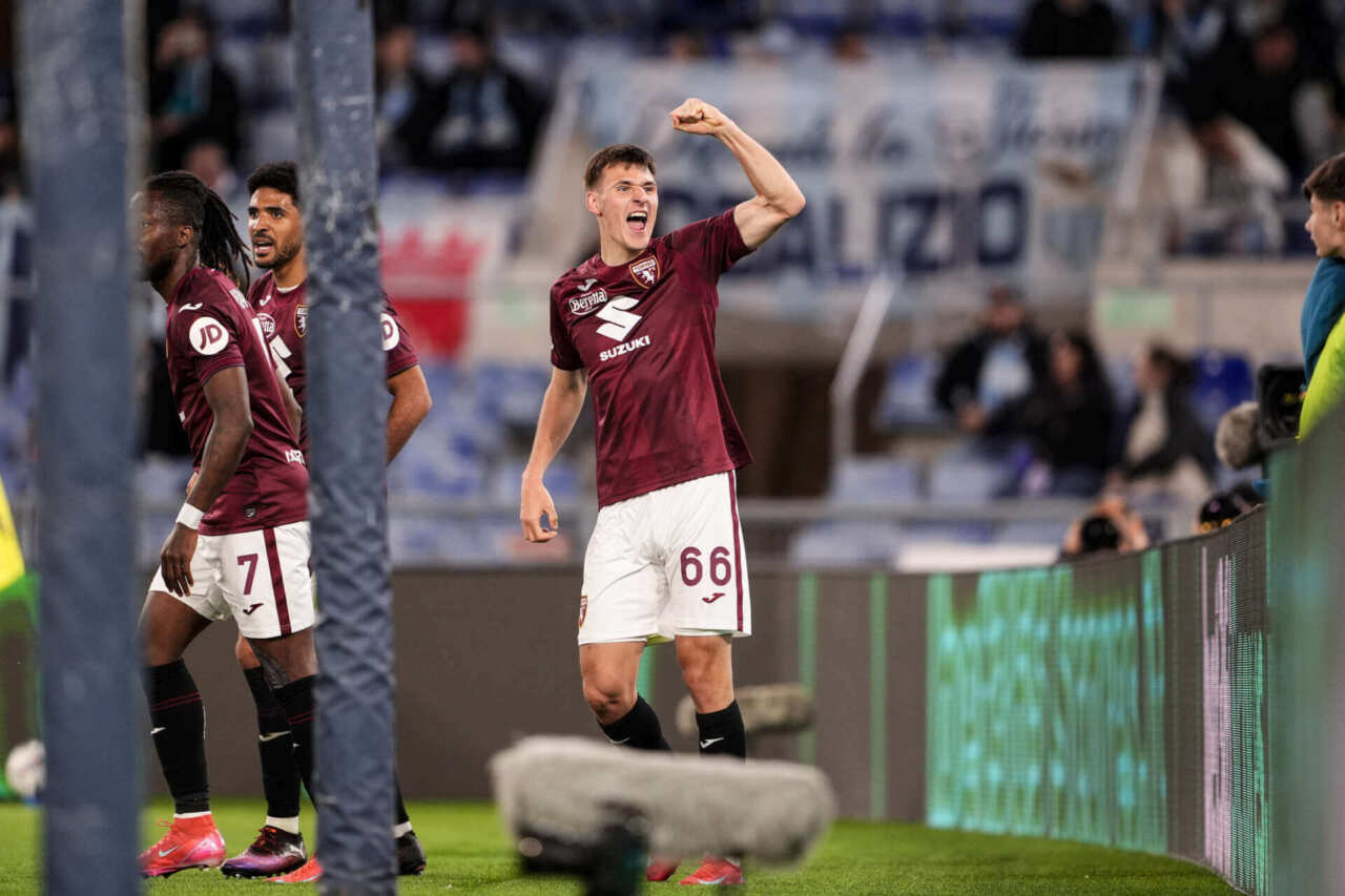 Serie A, Gineitis risponde a Marusic: Lazio-Torino 1-1. Terzo pareggio consecutivo per Baroni all’Olimpico Serie A, Gineitis risponde a Marusic: Lazio-Torino 1-1. Terzo pareggio consecutivo per Baroni all’Olimpico