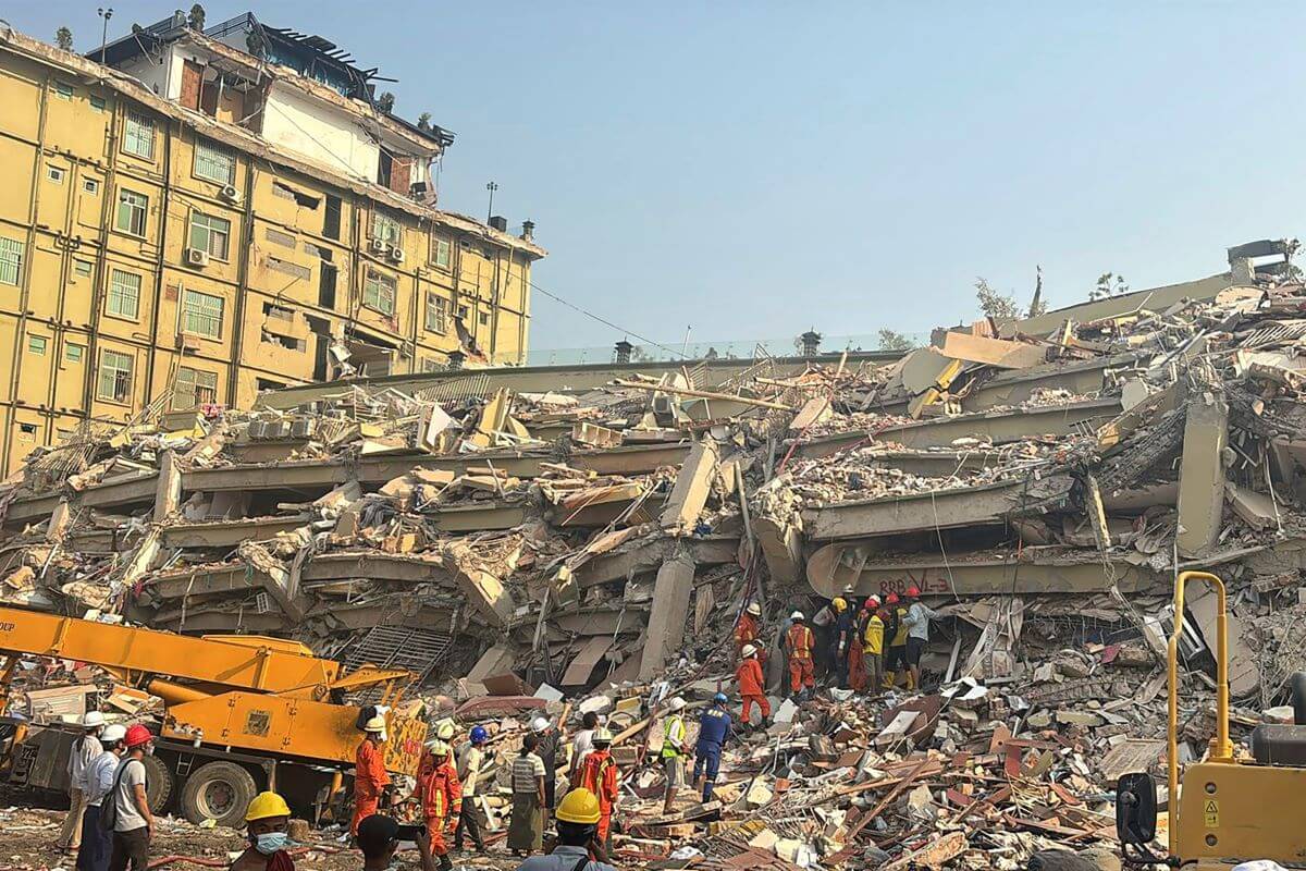 Terremoto in Myanmar, si scava ancora tra macerie e bombe: bilancio vittime in salita Terremoto in Myanmar, si scava ancora tra macerie e bombe: bilancio vittime in salita