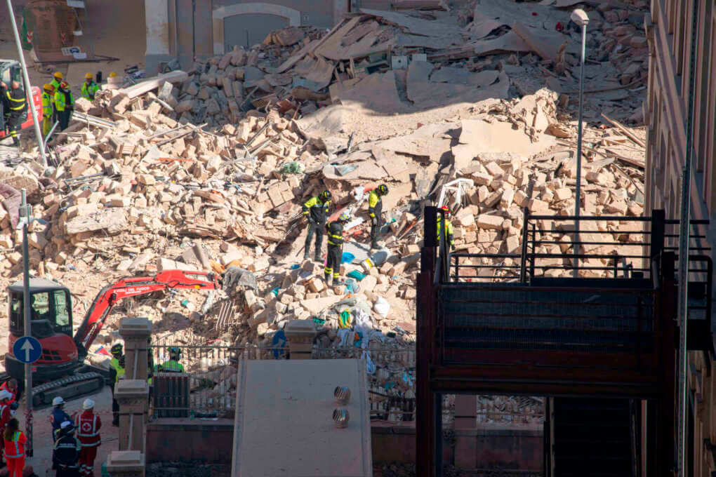 Palazzina crollata a Bari, l’Arpa Puglia assicura: «Nessuna fibra d’amianto nell’aria»
