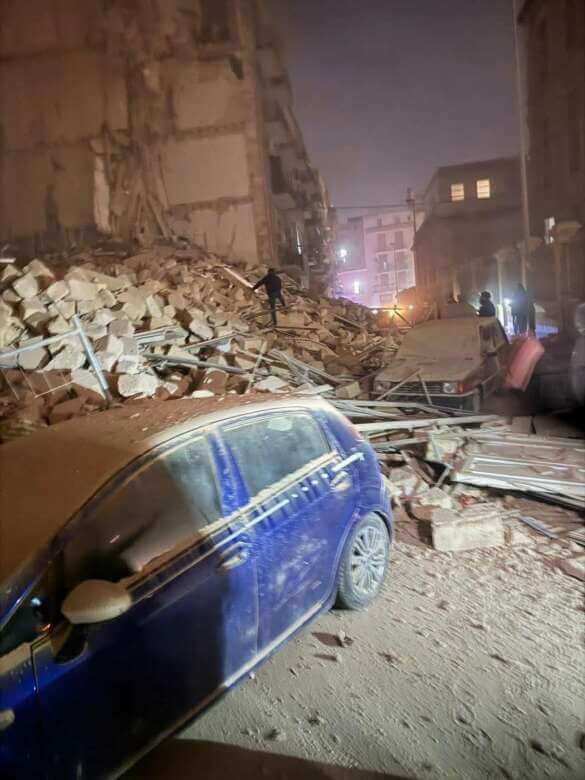 Galleria foto 'Paura a Bari, crolla un palazzo in via De Amicis: si scava tra le macerie per delle presunte vittime – VIDEO' - foto 5