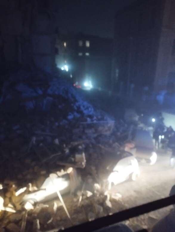 Galleria foto 'Paura a Bari, crolla un palazzo in via De Amicis: si scava tra le macerie per delle presunte vittime – VIDEO' - foto 10