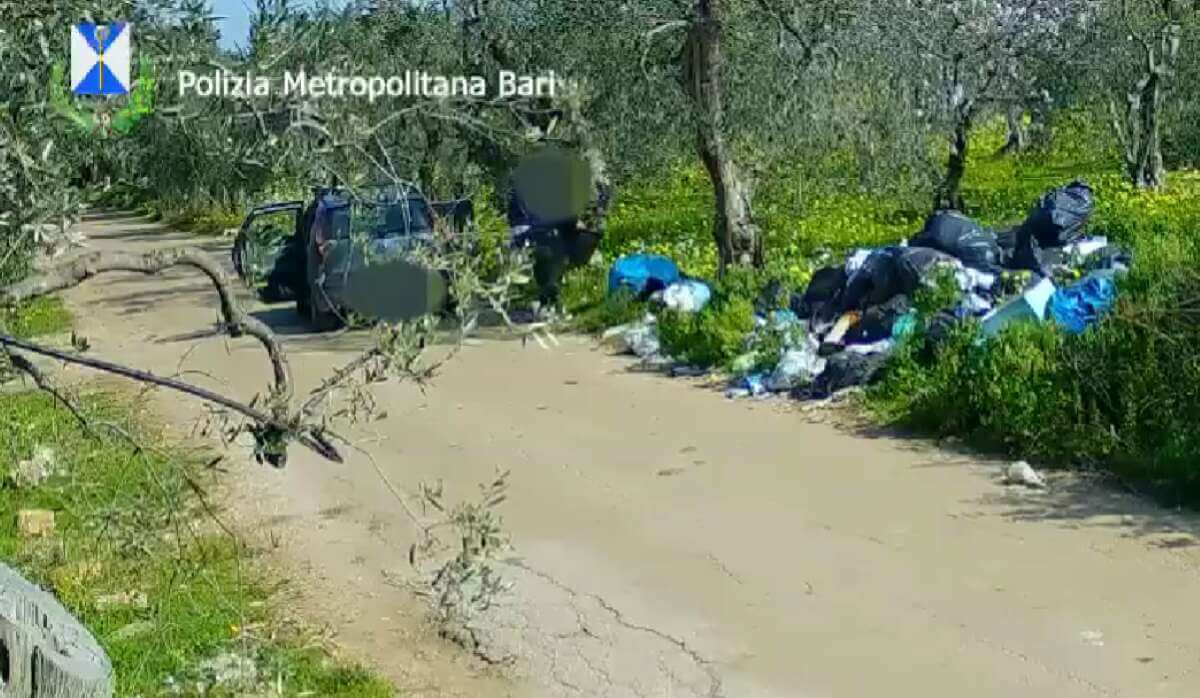 Bari, stretta contro l’abbandono dei rifiuti: 108 veicoli sanzionati e oltre 30 denunce – VIDEO Bari, stretta contro l’abbandono dei rifiuti: 108 veicoli sanzionati e oltre 30 denunce – VIDEO