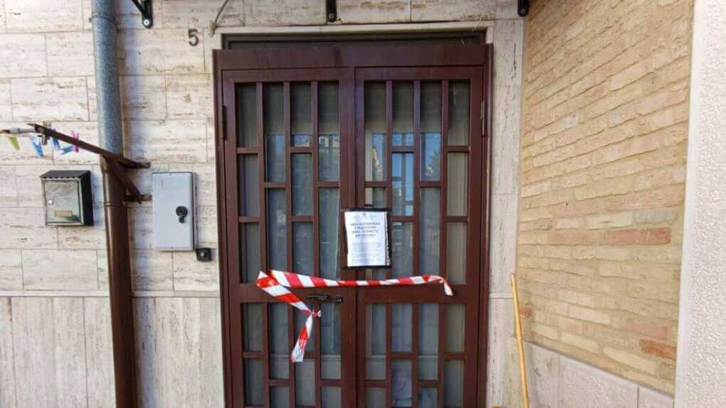 San Severo, 30enne muore dopo una lite in famiglia. La moglie: «Mi ha aggredita e l’ho colpito» San Severo, 30enne muore dopo una lite in famiglia. La moglie: «Mi ha aggredita e l’ho colpito»