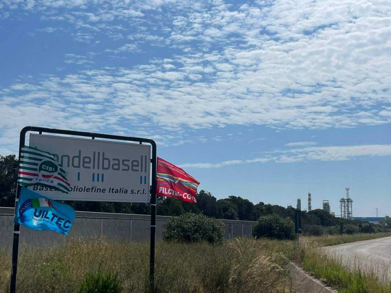 Brindisi, i sindacati ancora contro Lyondell Basell: «Scelte unilaterali e dannose» Brindisi, i sindacati ancora contro Lyondell Basell: «Scelte unilaterali e dannose»