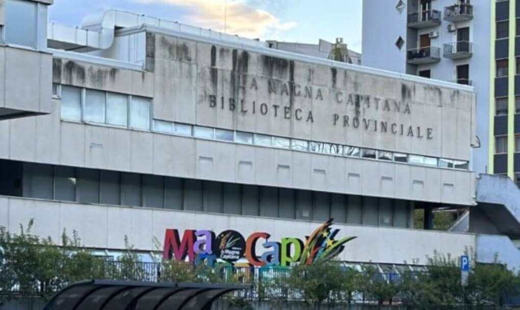 Foggia, la biblioteca è chiusa da quasi 600 giorni per lavori: una petizione online per riaprirla