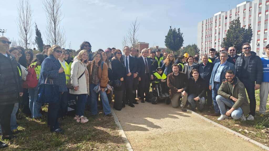 Bari, 905 alberi e 1193 arbusti: inaugurato a Japigia il bosco urbano dedicato alle vittime del Covid – FOTO