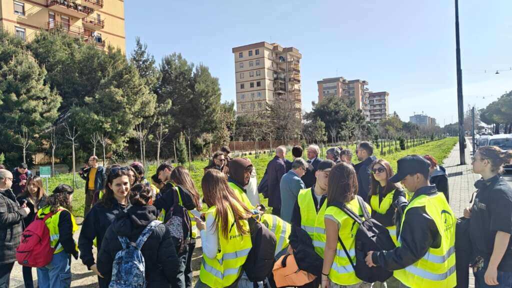 Bari, 905 alberi e 1193 arbusti: inaugurato a Japigia il bosco urbano dedicato alle vittime del Covid – FOTO