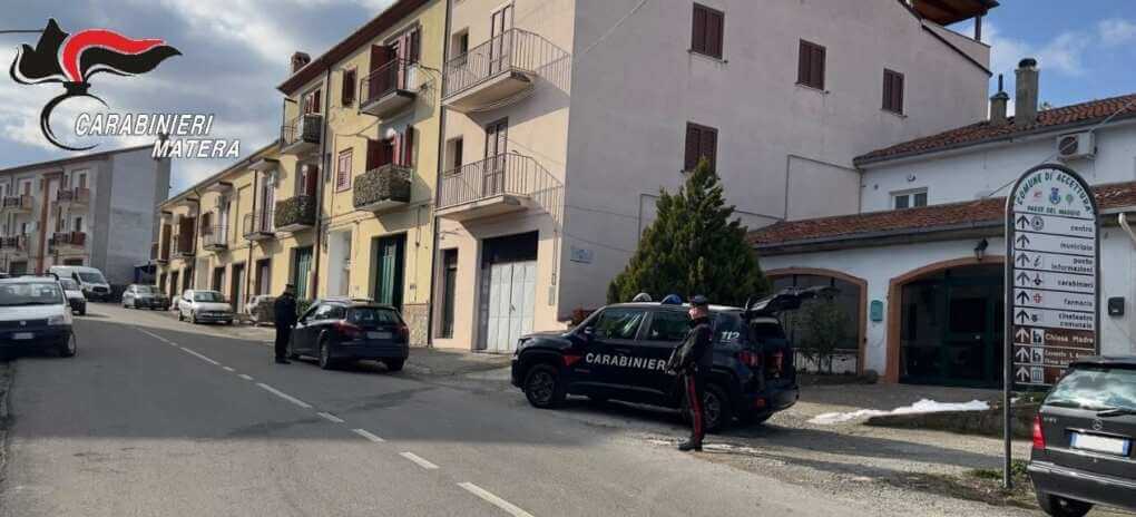 Accettura, umilia e picchia la moglie davanti ai 3 figli minori: arrestato un 59enne Accettura, umilia e picchia la moglie davanti ai 3 figli minori: arrestato un 59enne