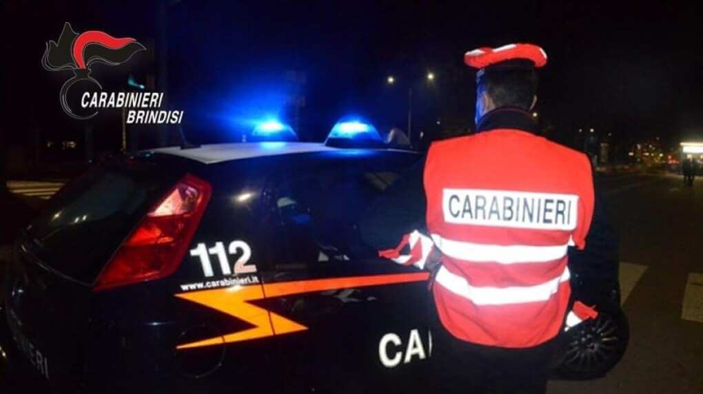 Camionista rapinato sulla statale 379 nel Brindisino: ladri in fuga con bancali di formaggio