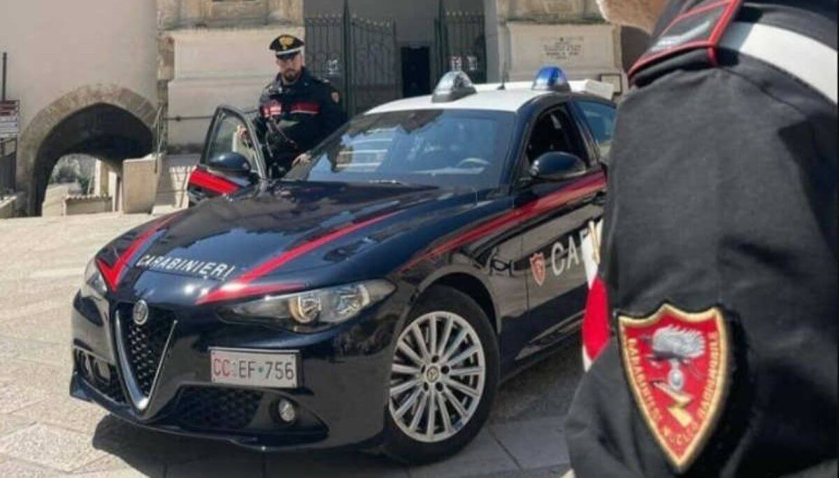 Matera, fingendo di essere armato chiede 500 euro a un commerciante: arrestato Matera, fingendo di essere armato chiede 500 euro a un commerciante: arrestato