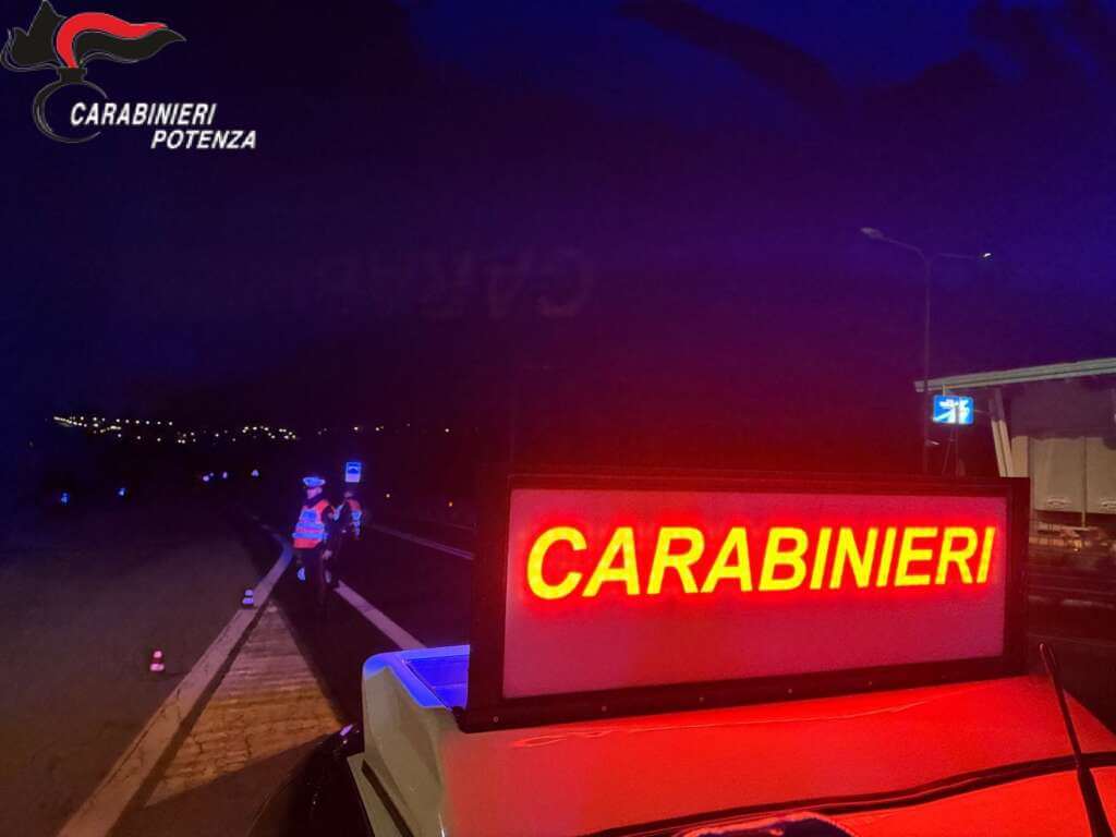 Galleria foto 'Marsico Nuovo, tentano il furto in un’abitazione: ladri messi in fuga dai carabinieri' - foto 1