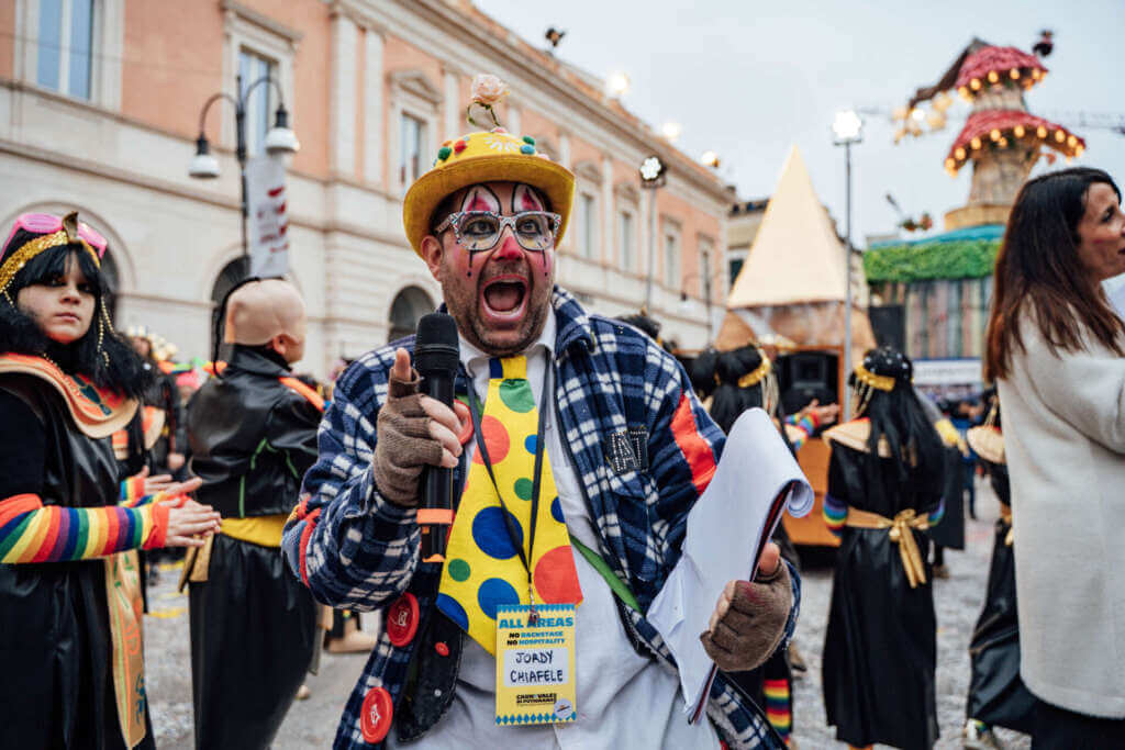 Galleria foto 'Carnevale di Putignano: 25mila presenze per la terza serata. Cresce l’attesa per il gran finale a ritmo di tamburello – FOTO' - foto 24