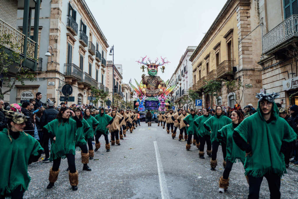 Galleria foto 'Carnevale di Putignano: 25mila presenze per la terza serata. Cresce l’attesa per il gran finale a ritmo di tamburello – FOTO' - foto 10