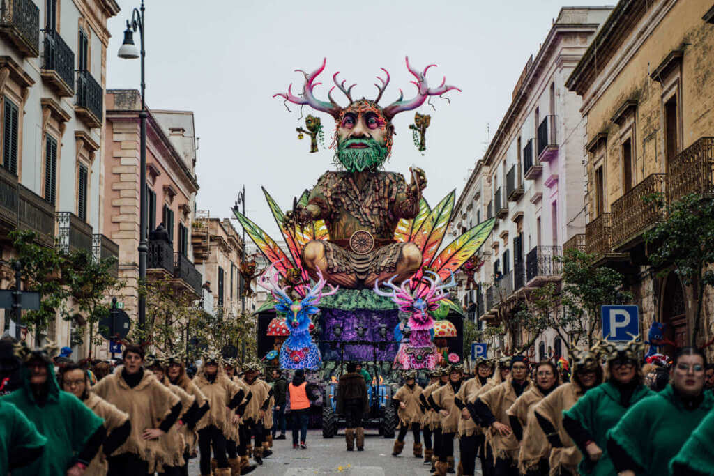 Galleria foto 'Carnevale di Putignano: 25mila presenze per la terza serata. Cresce l’attesa per il gran finale a ritmo di tamburello – FOTO' - foto 21