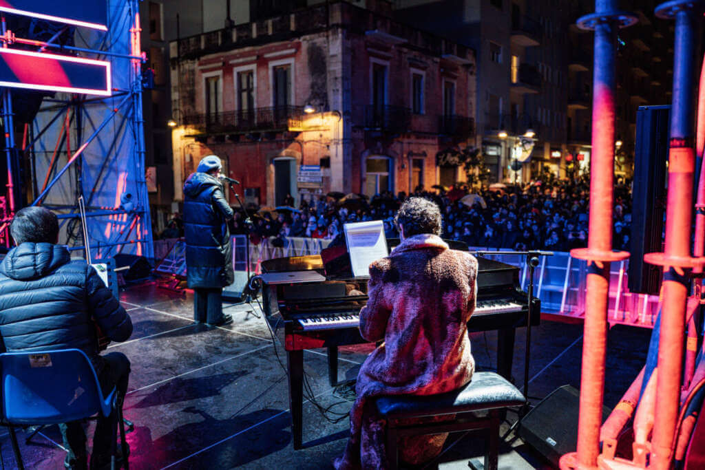 Galleria foto 'Carnevale di Putignano: 25mila presenze per la terza serata. Cresce l’attesa per il gran finale a ritmo di tamburello – FOTO' - foto 3