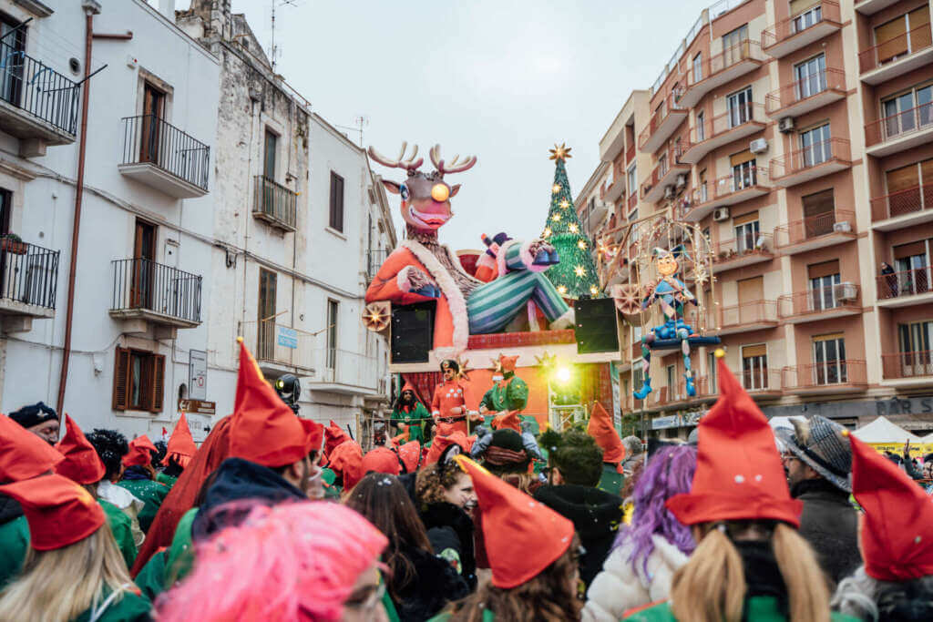 Galleria foto 'Carnevale di Putignano: 25mila presenze per la terza serata. Cresce l’attesa per il gran finale a ritmo di tamburello – FOTO' - foto 26