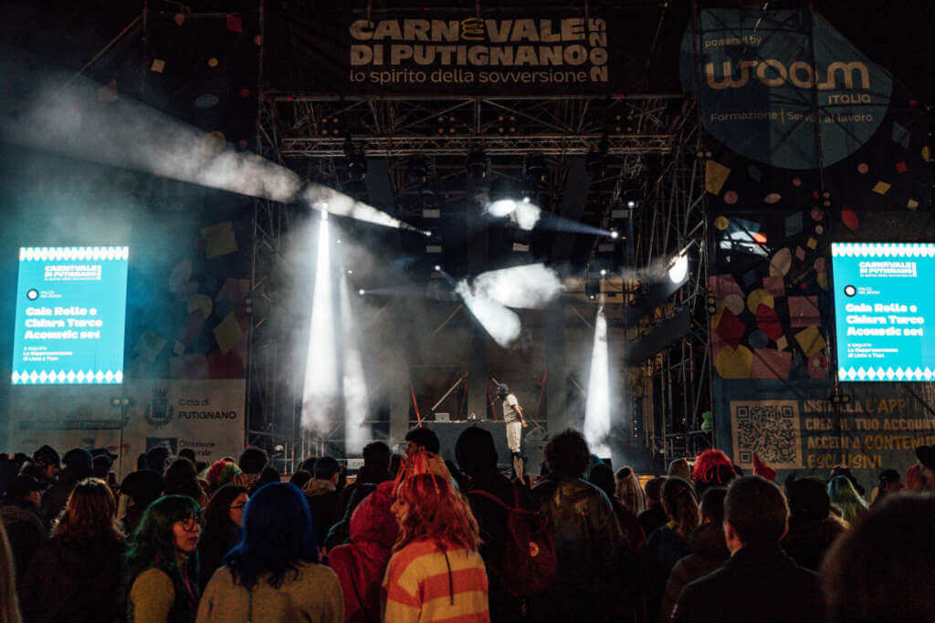 Galleria foto 'Carnevale di Putignano: 25mila presenze per la terza serata. Cresce l’attesa per il gran finale a ritmo di tamburello – FOTO' - foto 4