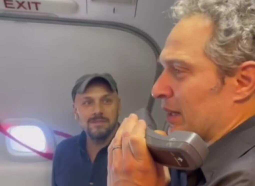 Claudio Santamaria presenta “Il Nibbio” sul volo Palermo-Bari: sorpresa per i passeggeri – VIDEO Claudio Santamaria presenta “Il Nibbio” sul volo Palermo-Bari: sorpresa per i passeggeri – VIDEO