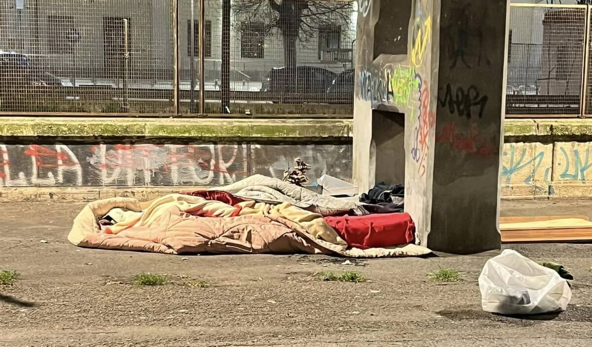 Emergenza clochard a Bari: «Il degrado è sotto gli occhi di tutti. Questo è un fallimento» Emergenza clochard a Bari: «Il degrado è sotto gli occhi di tutti. Questo è un fallimento»